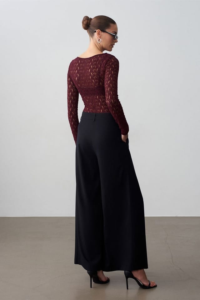 Dilvin Dilvin Women's Wide-Leg Pleated Trousers in Black - 2
