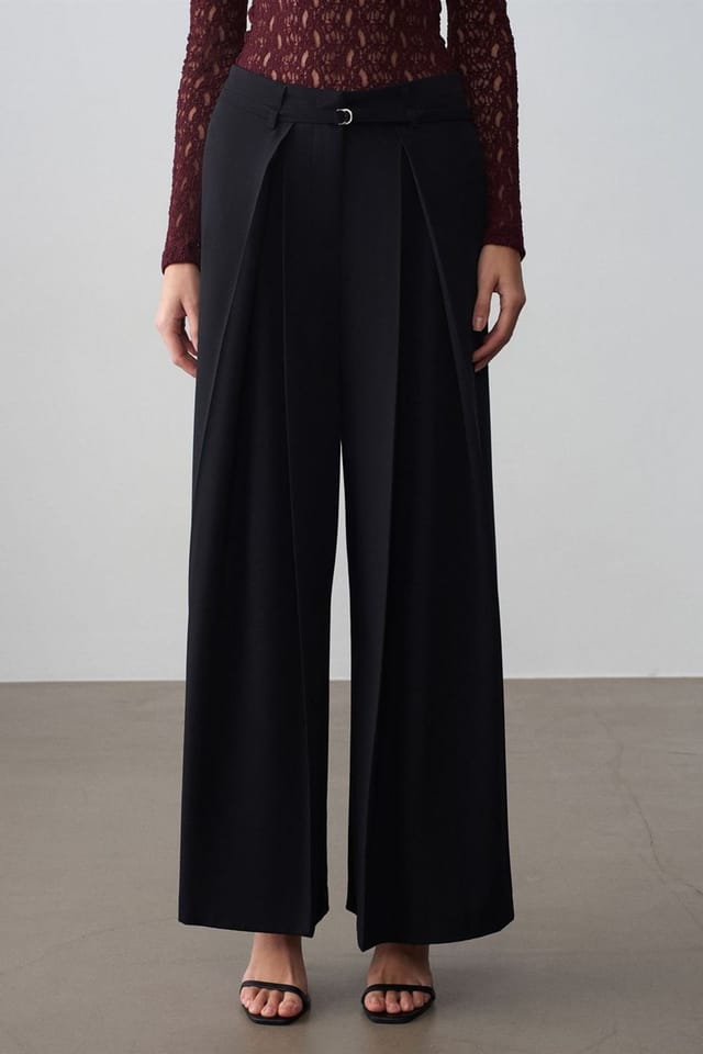 Dilvin Dilvin Women's Wide-Leg Pleated Trousers in Black - 3