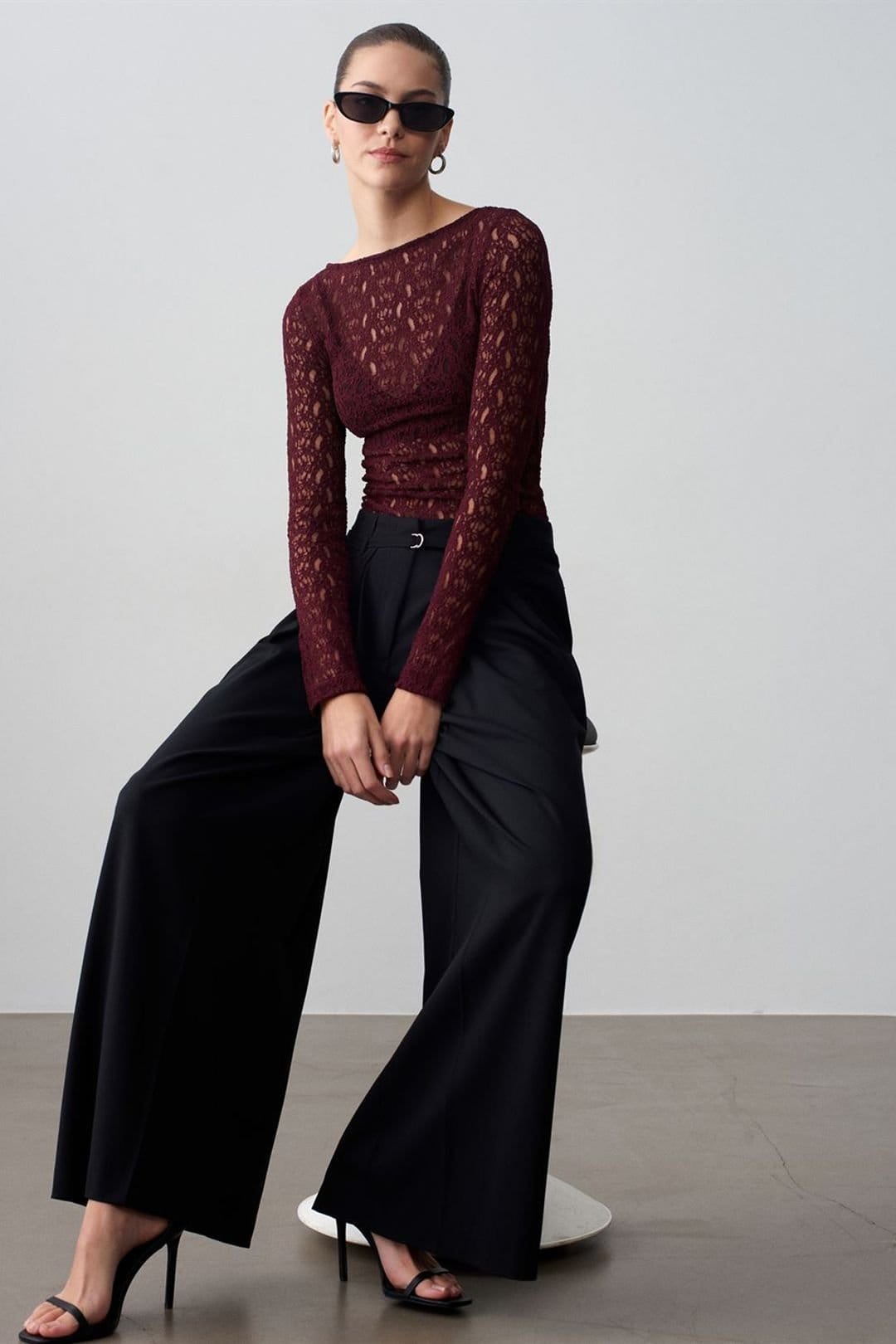 Dilvin Dilvin Women's Wide-Leg Pleated Trousers in Black - 4