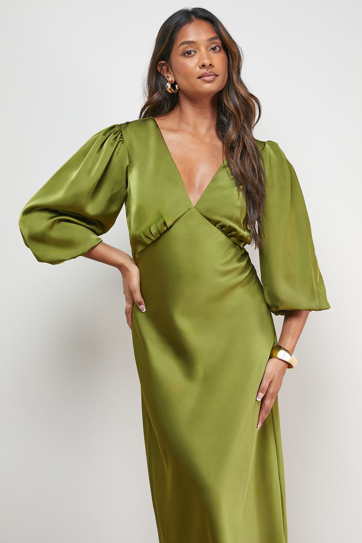 Oasis Oasis Women's Satin V Neck Balloon Sleeve Bias Midi Dress in Olive - 4