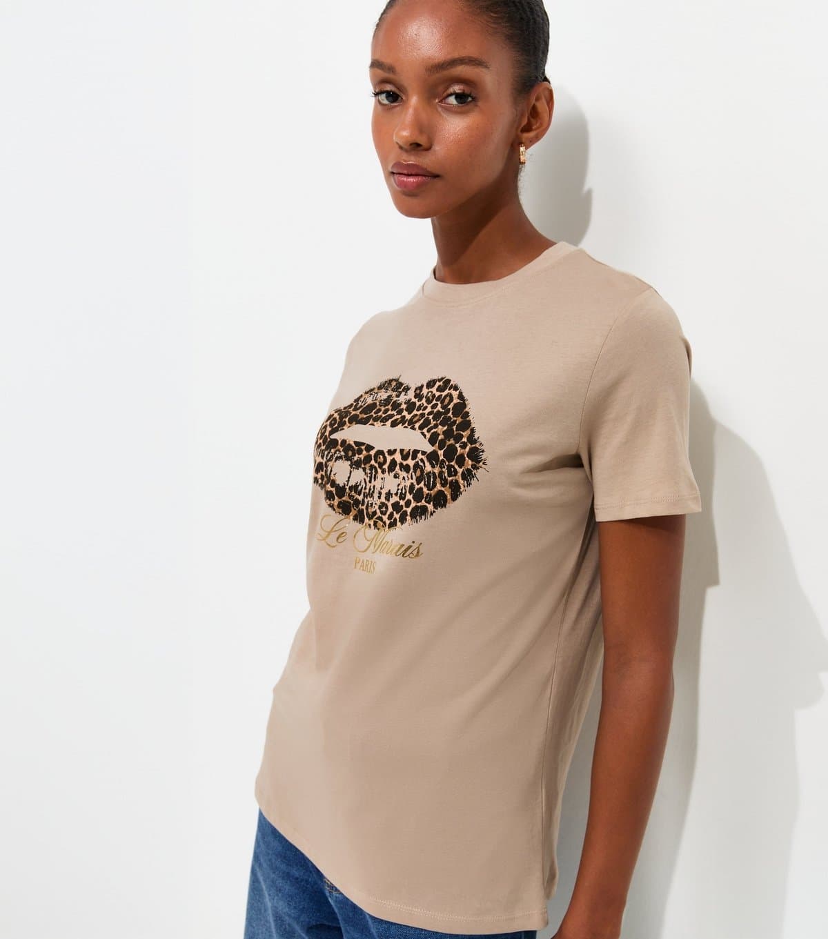 New Look Women's Mink Cotton Foil Leopard Print Lips Relaxed T-Shirt New Look