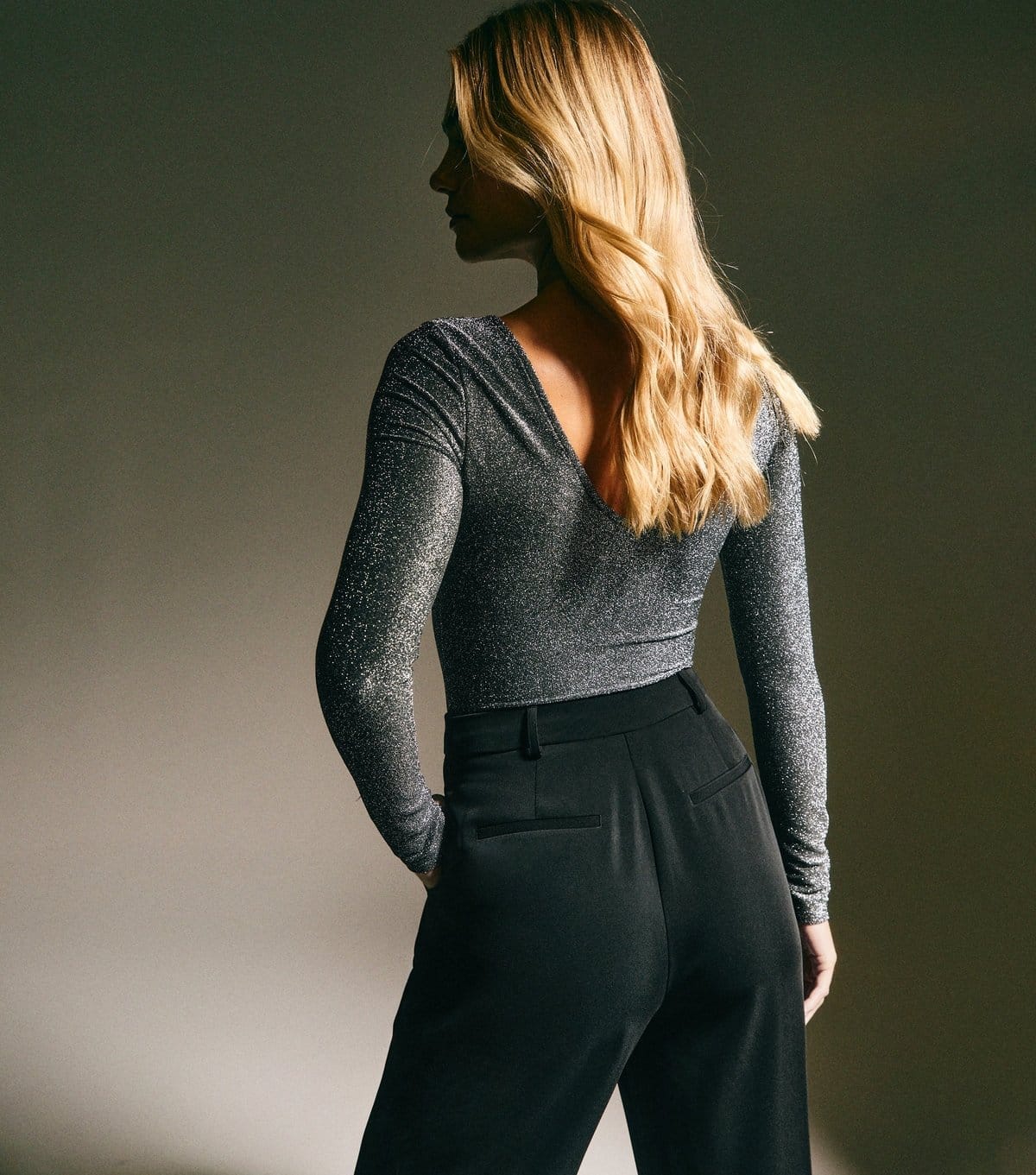 New Look Women's Gunmetal Glitter V-Neck Bodysuit New Look - 4