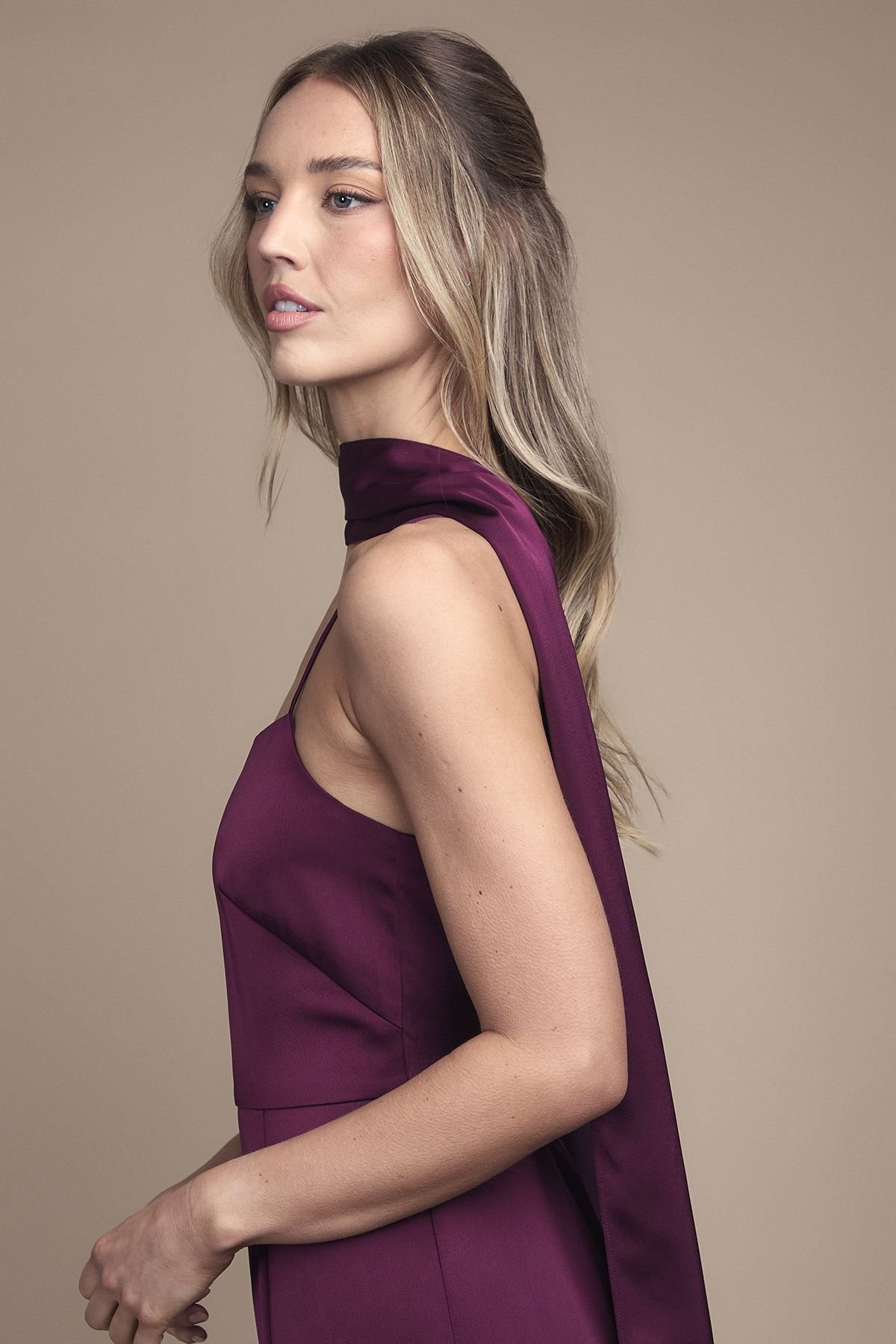 Oasis Oasis Women's Strappy Satin Maxi Bridesmaid Dress with Scarf in Grape - 3