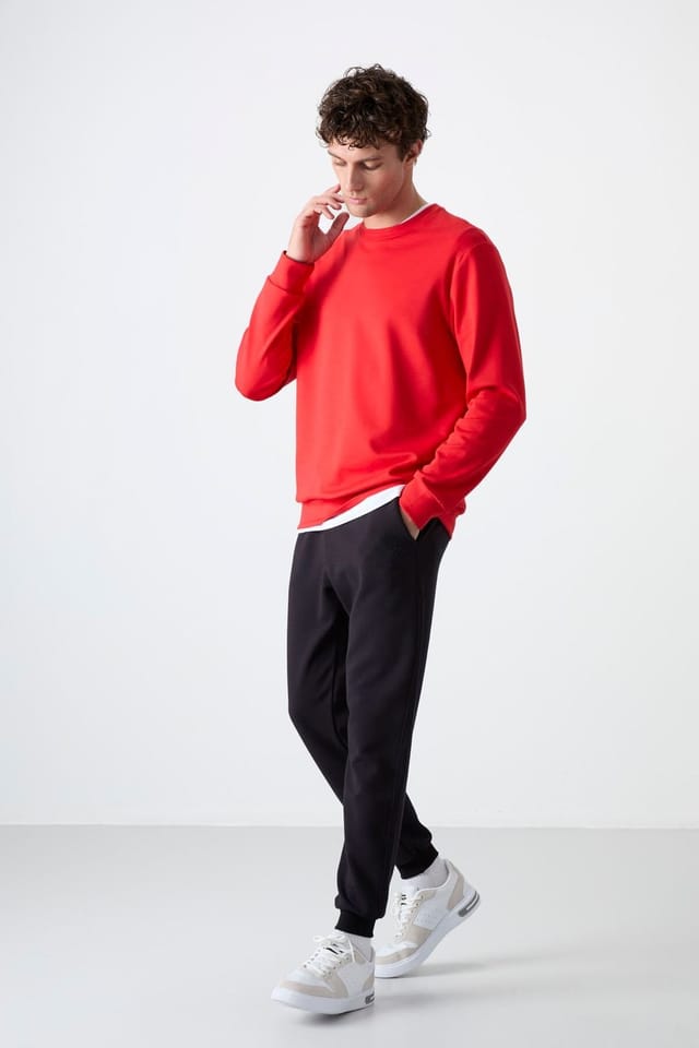 Tommy Life Tommy Life Men's Plain Crew Neck Sweatshirt in Red - 3
