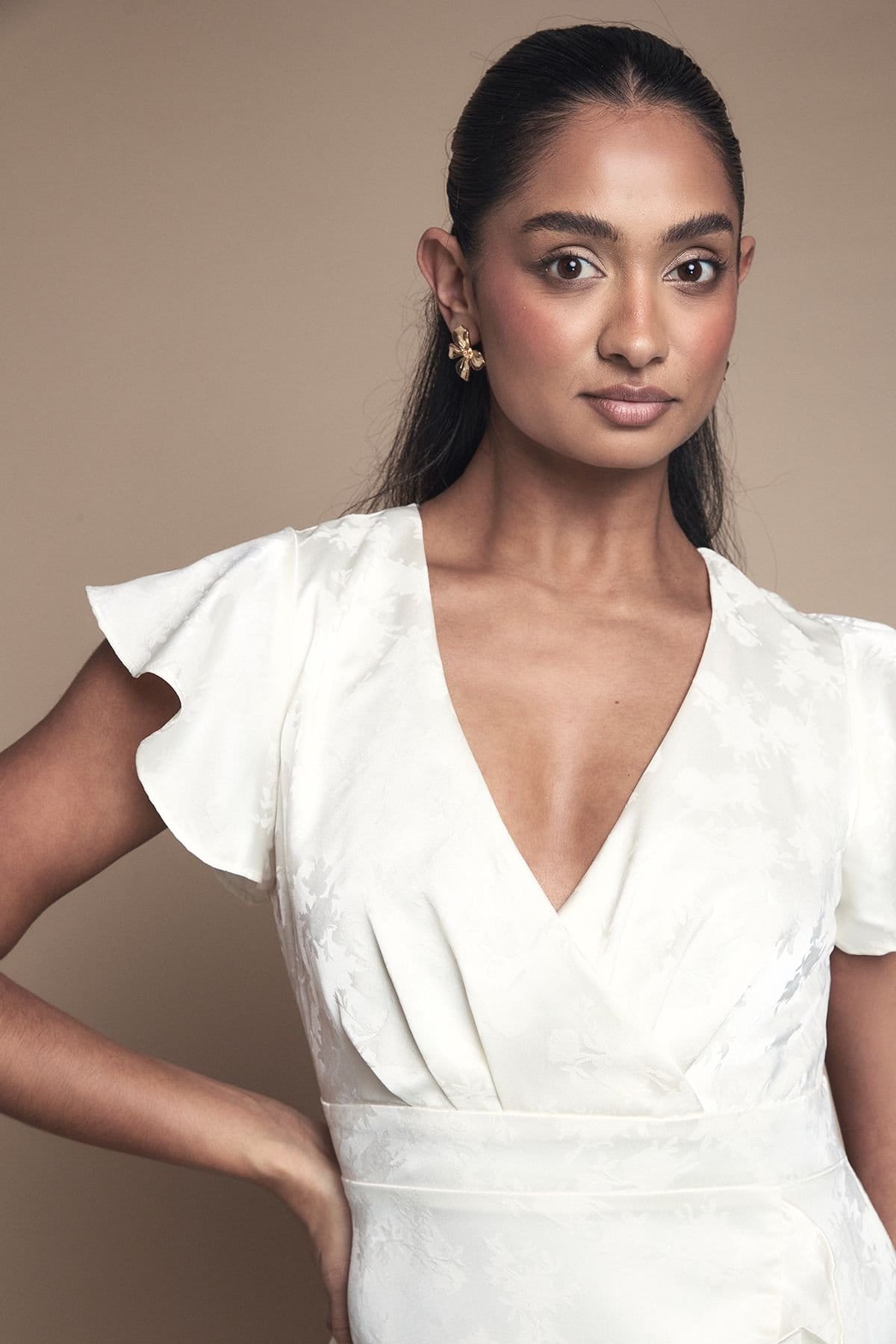 Oasis Oasis Women's Satin Jacquard Ruffle Hem Midaxi Bridesmaid Dress in Champagne - 4