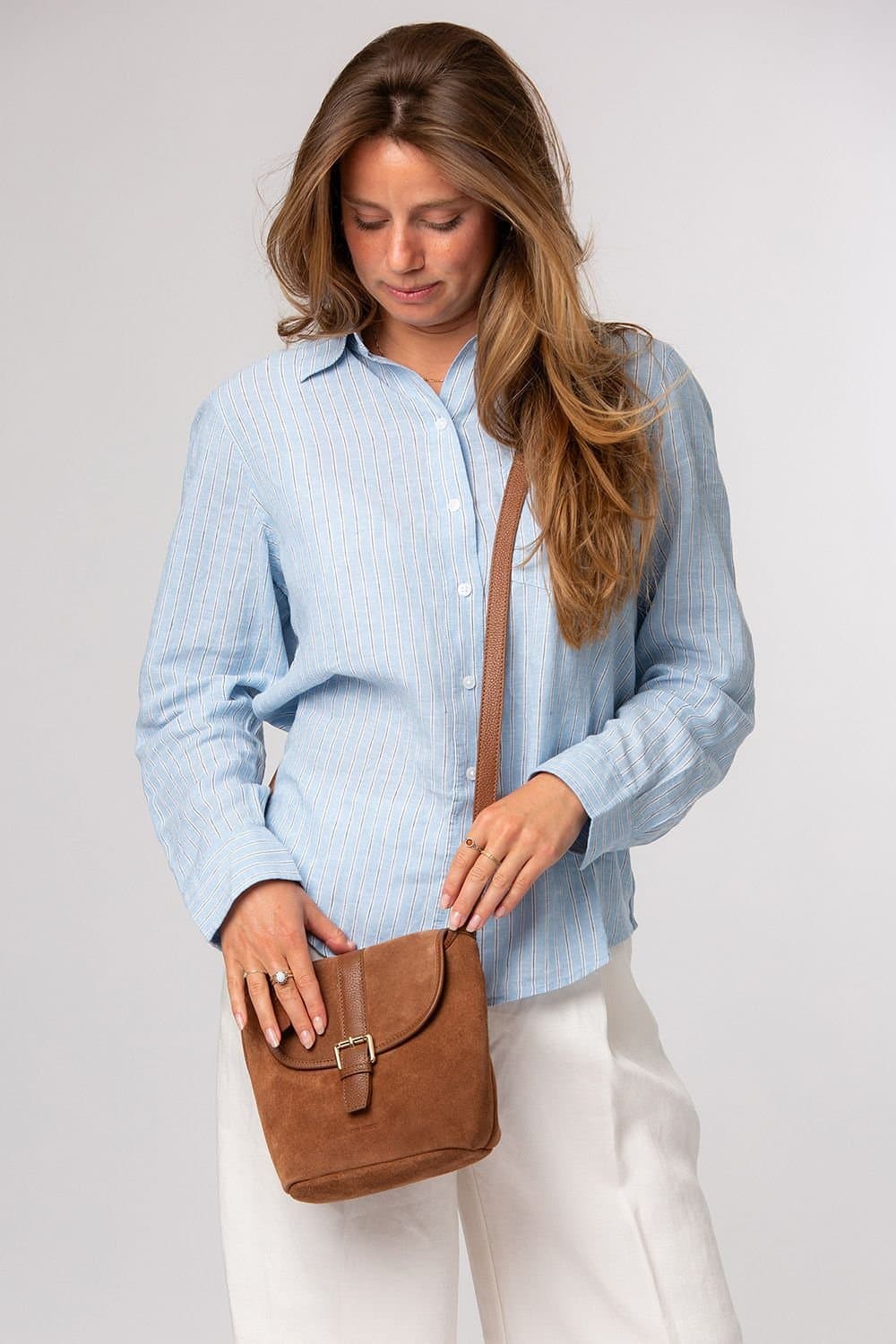 Pure Luxuries London Pure Luxuries London Women's 'Aveline' Suede & Leather Cross Body Bag in Tan