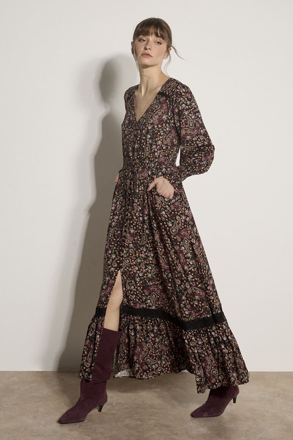 Apricot Apricot Women's Paisley Floral Maxi Dress in Black
