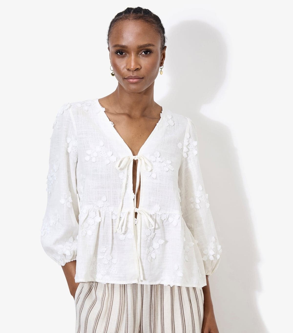 Apricot Women's White Floral Applique Tie Front Top Apricot New Look