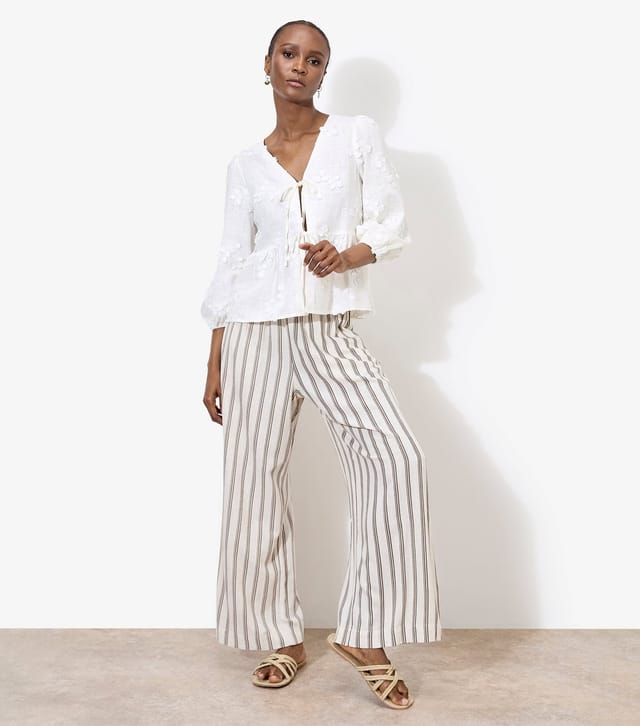 Apricot Women's White Floral Applique Tie Front Top Apricot New Look - 2