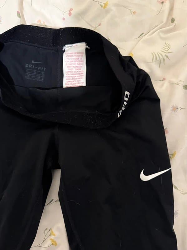 Nike (b) nike pro leggings