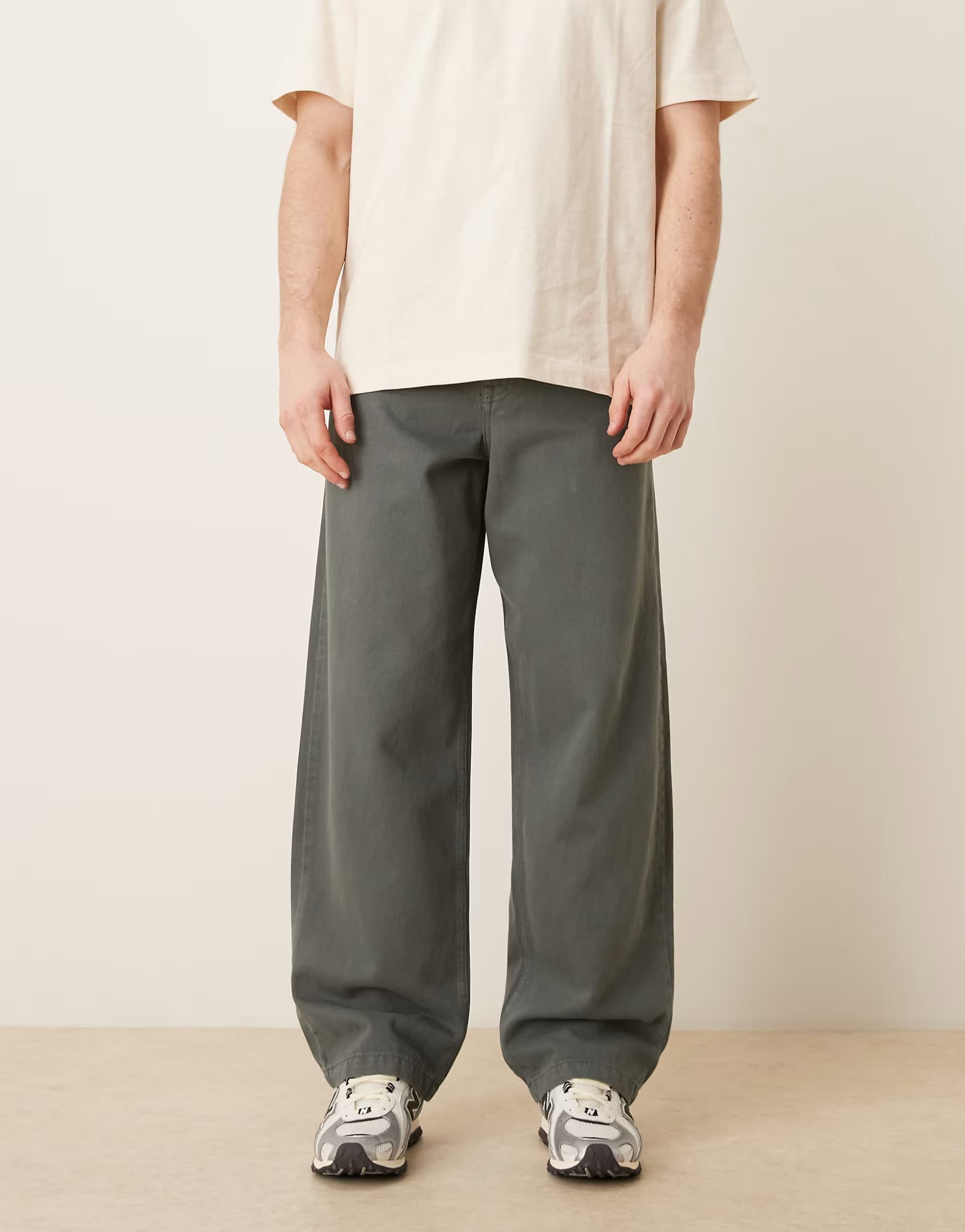 ASOS ASOS DESIGN loose straight twill trousers in charcoal
