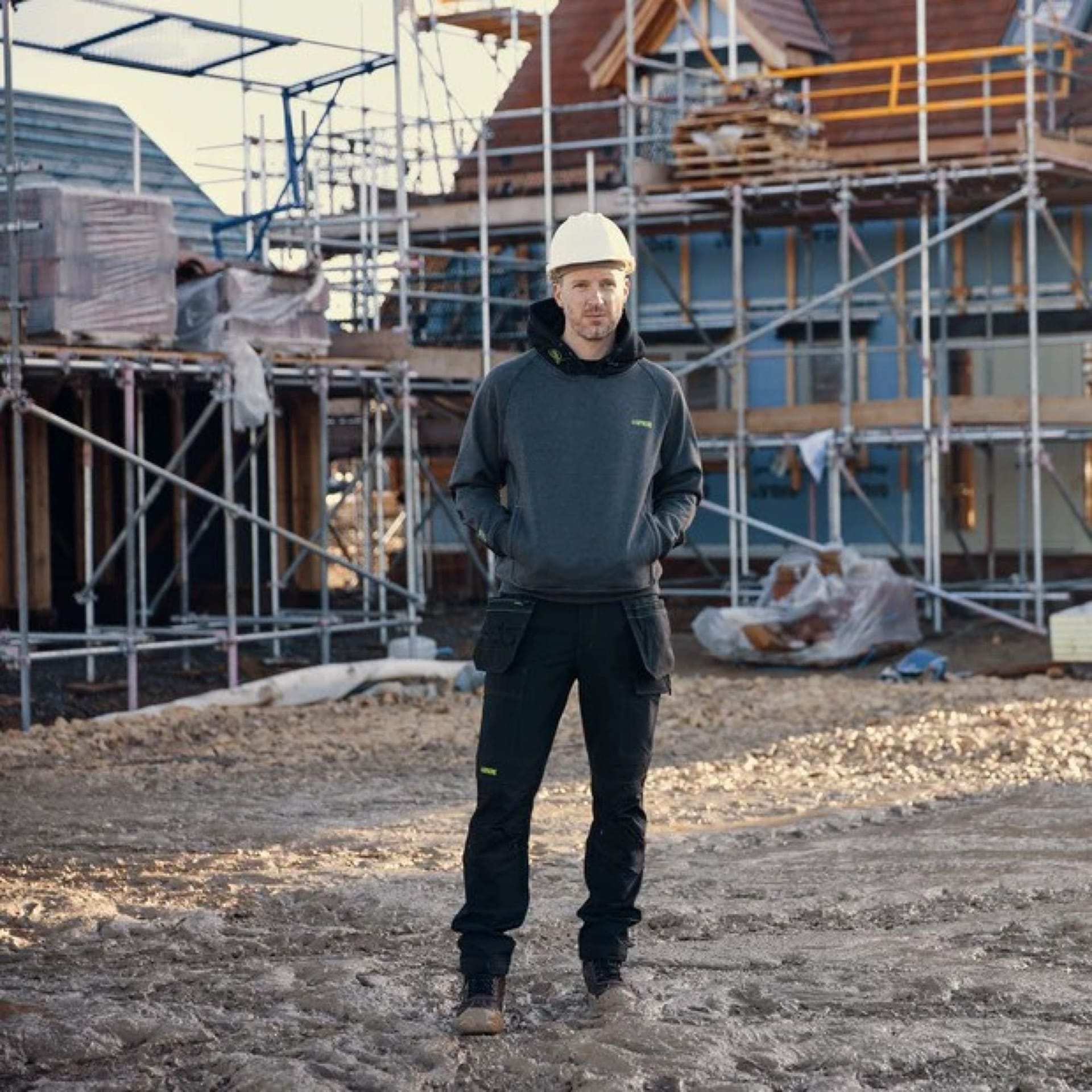 Apache Apache Men's Kingston Hooded Sweatshirt in Black - 4