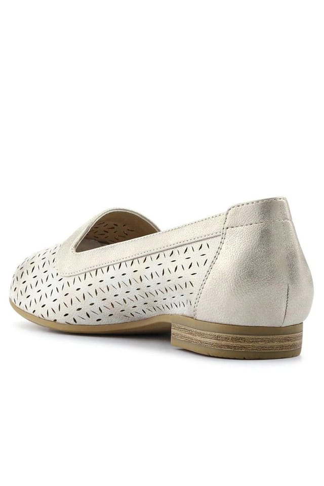 Pavers Pavers Women's Slip-On Pumps in Beige - 3