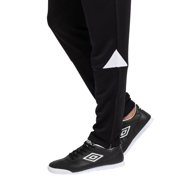 Umbro Umbro Men's Total Tapered Training Jogging Bottoms in Black - 2