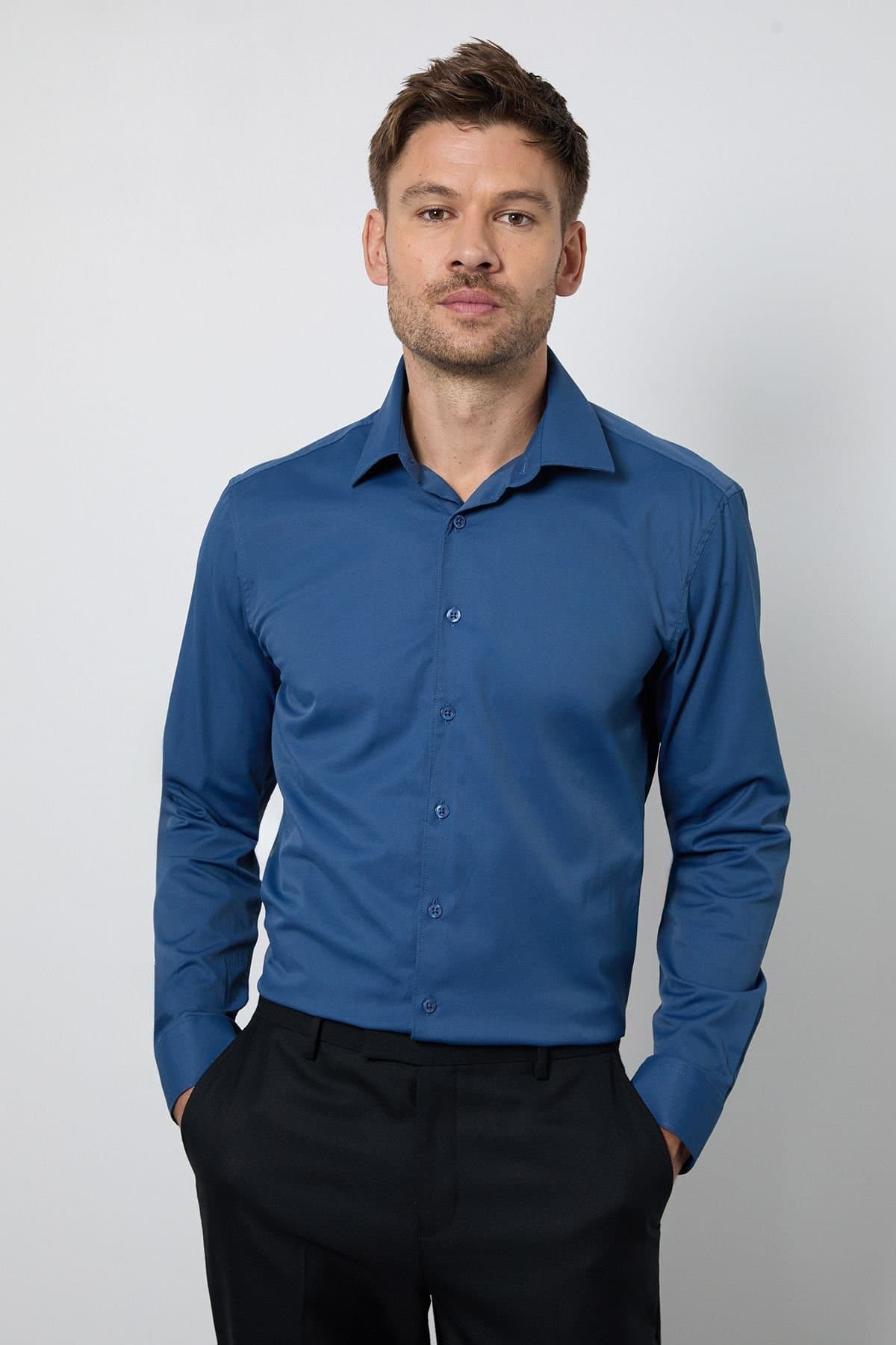 Burton Burton Men's Blue Slim Fit Easy Iron Shirt