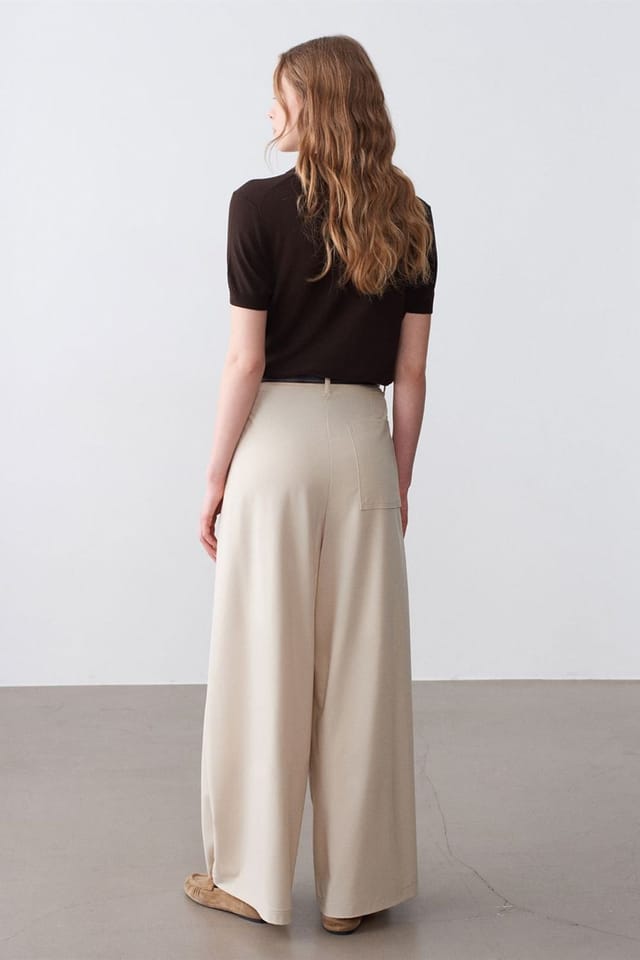 Dilvin Dilvin Women's High-Waist Wide-Leg Crepe Trousers in Beige - 2