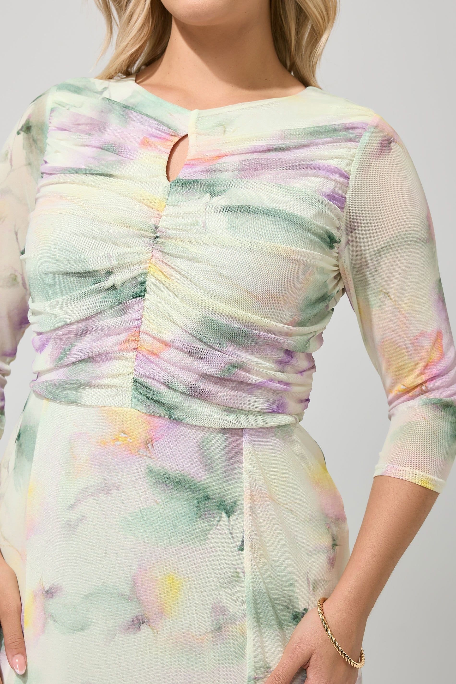 Yours Yours Women's Abstract Keyhole Detail Maxi Dress in Ivory - 4