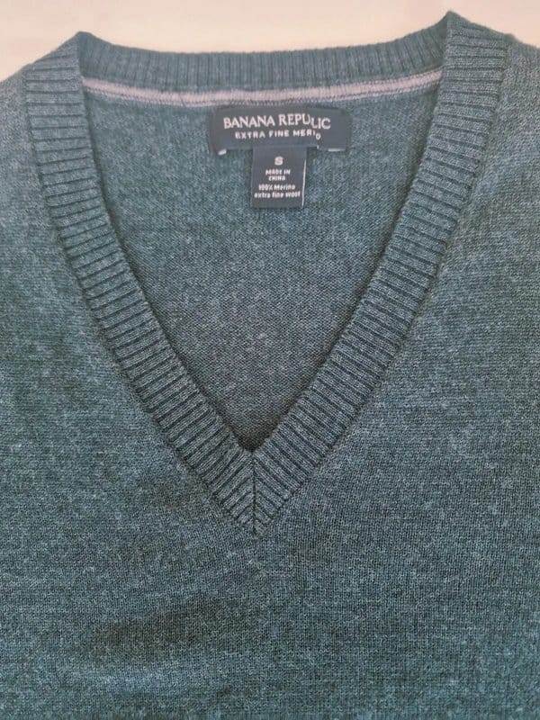 Banana Republic Banana Republic Men's Seamless Merino Wool V-Neck Jumper Green, Size S, Grade A - 1