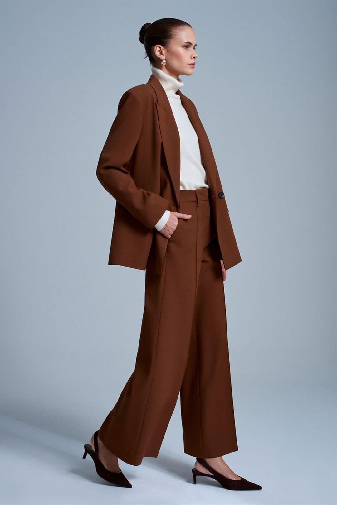 Dilvin Dilvin Women's Wide-Leg Crepe Trousers in Brown
