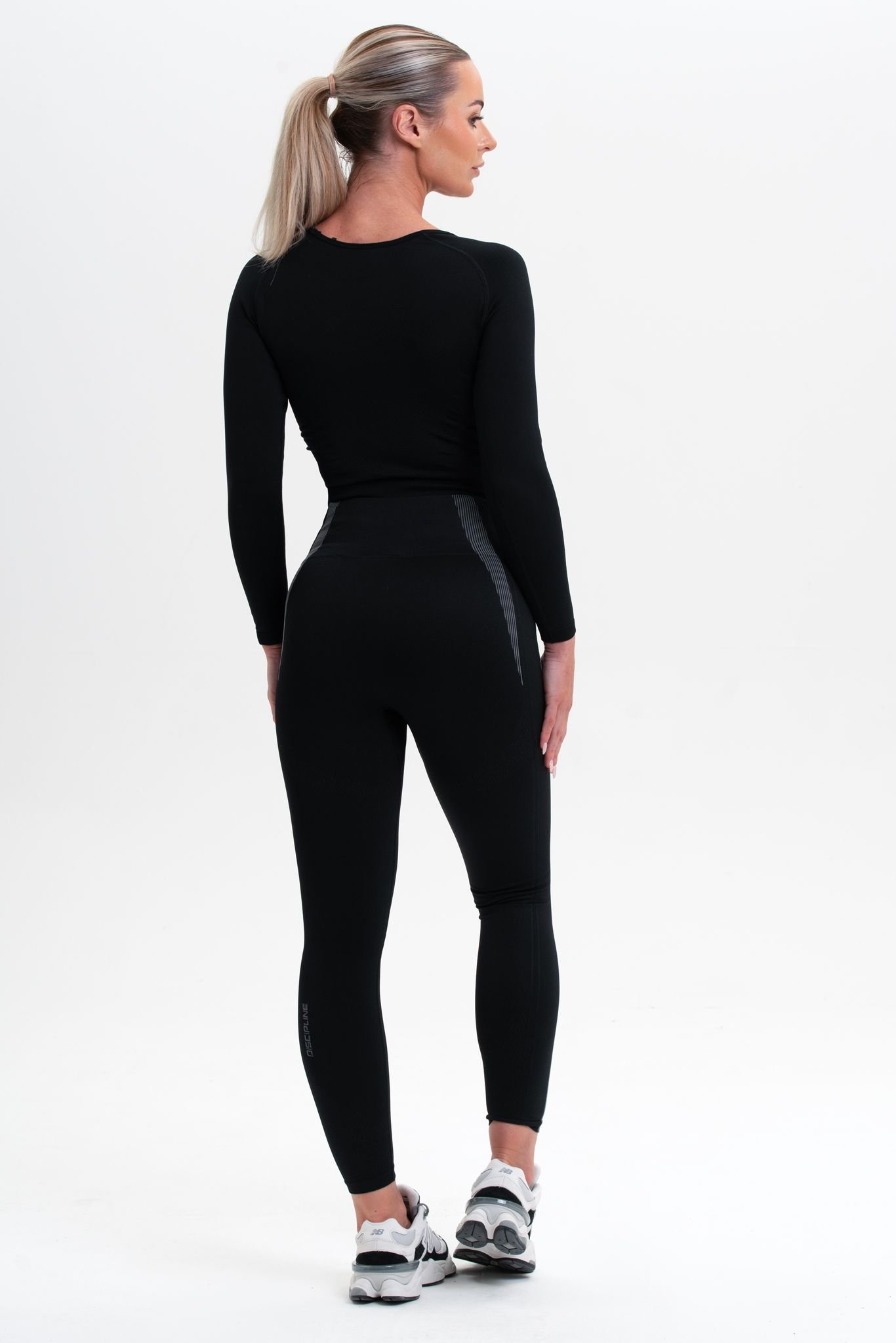 Discipline 365 Discipline 365 Women's Discipline Seamless Sports Fitness Long Sleeve Top in Black - 4