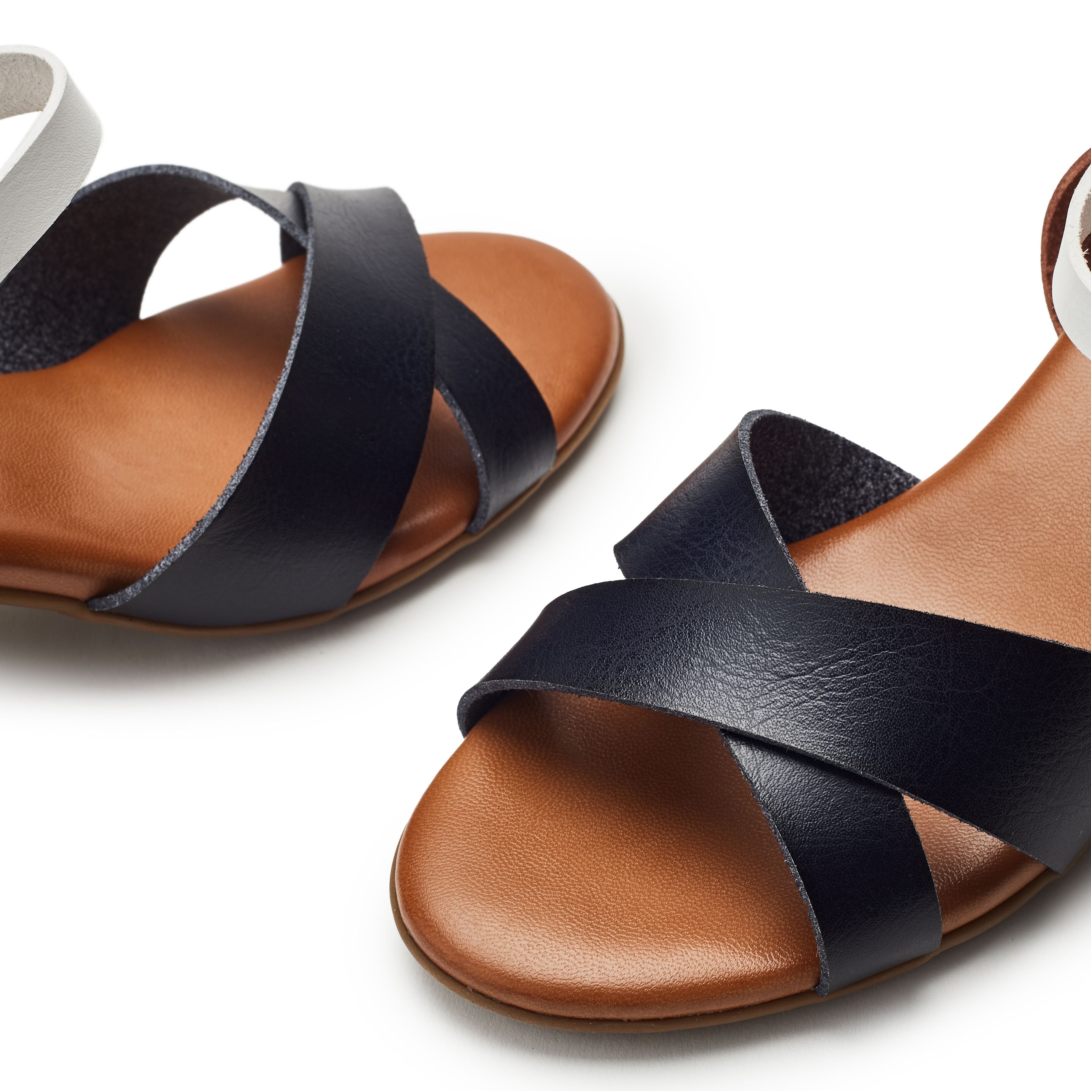 Moda In Pelle Moda In Pelle Women's 'Novie' Porvair Heeled Sandals in Navy - 3