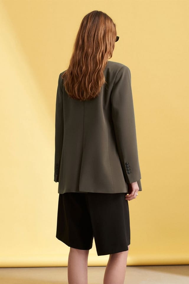 Dilvin Dilvin Women's Long Crepe Blazer Jacket in Olive - 2