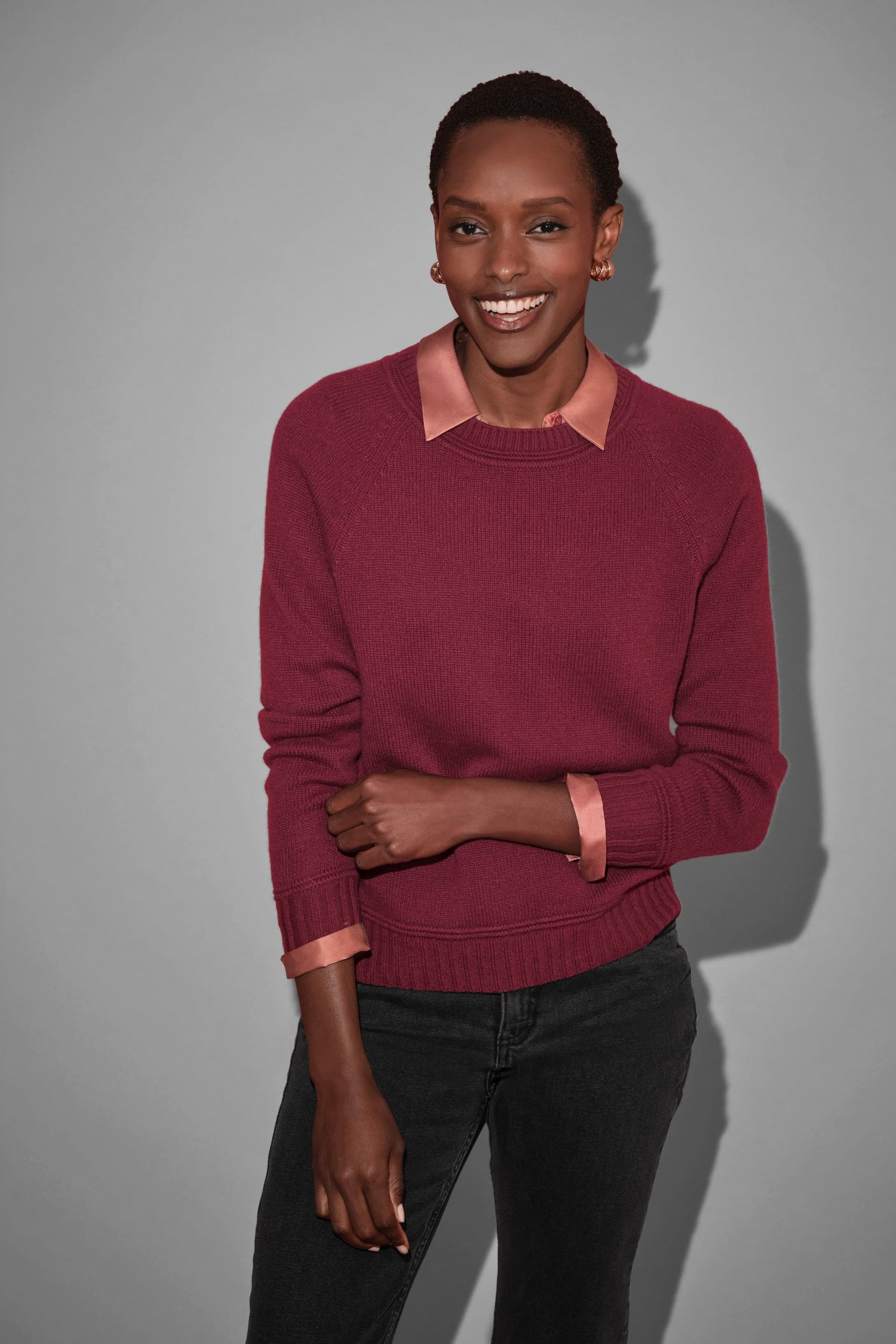 Pure Collection Pure Collection Women's Cashmere Lofty Raglan Sleeve Jumper in Raspberry
