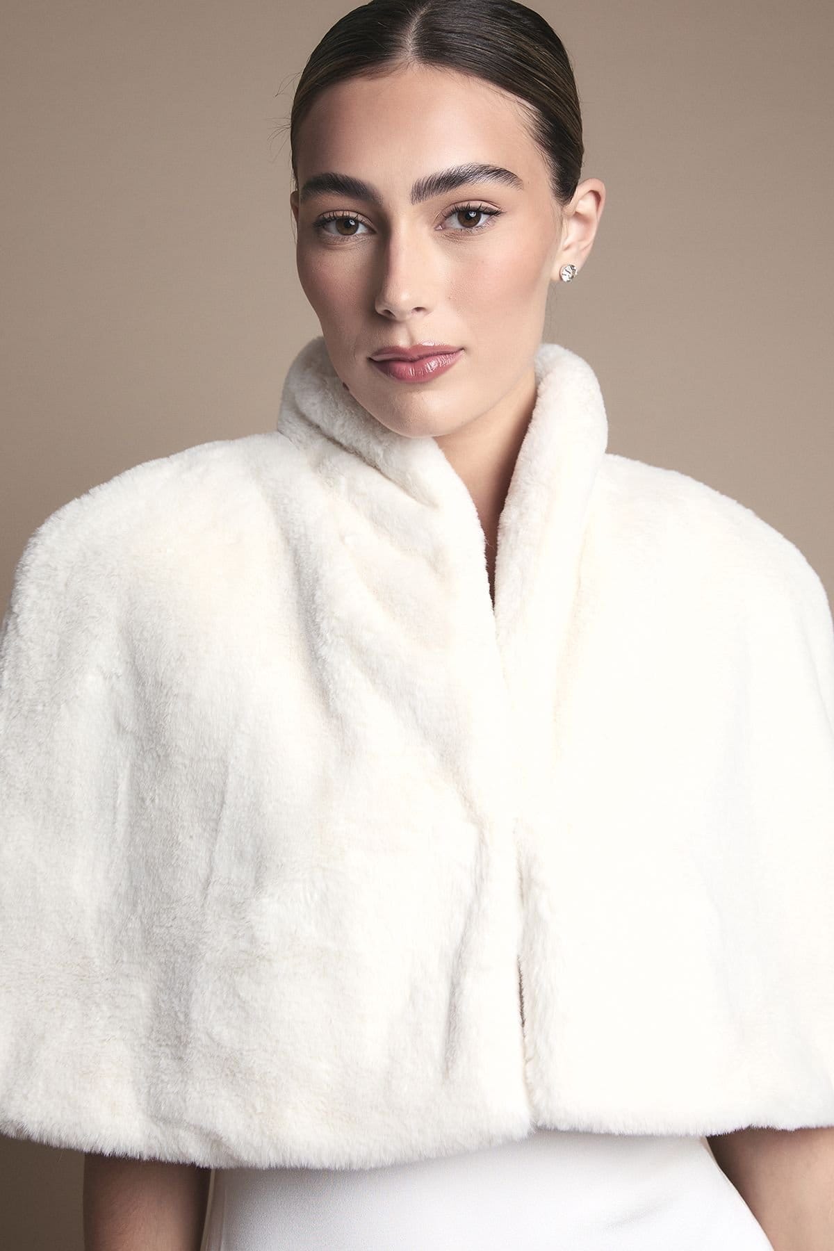 Coast Coast Women's Ivory Faux Fur Short Cape - 4