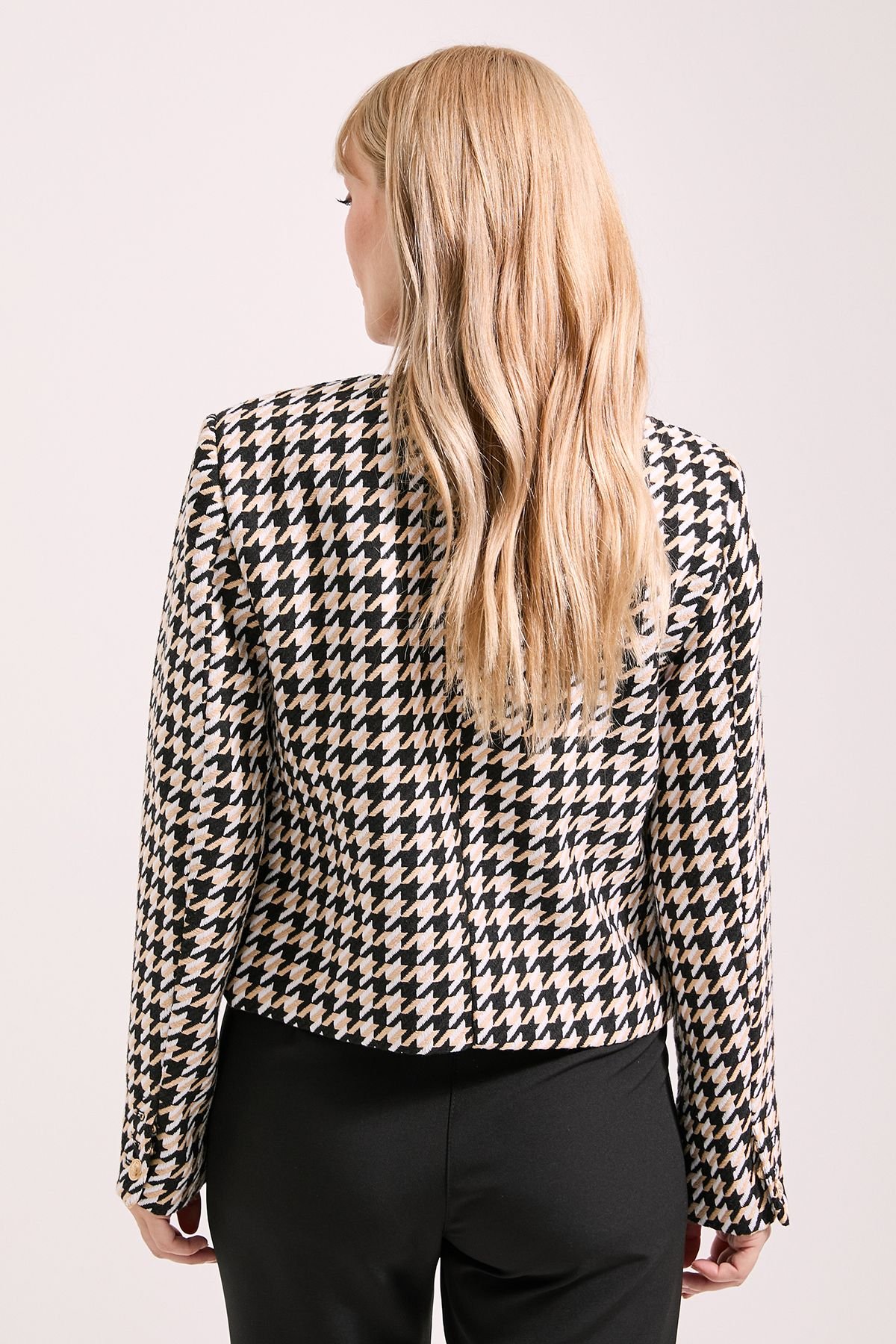 Principles Principles Women's Dogtooth Boxy Fit Utility Jacket in Mono - 3