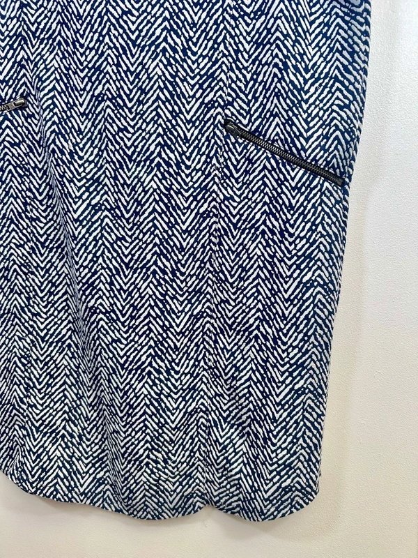 Oliver Bonas Oliver Bonas Navy & Cream Zigzag Print Shift Dress Size 10 Zip Pocket Detail - 1