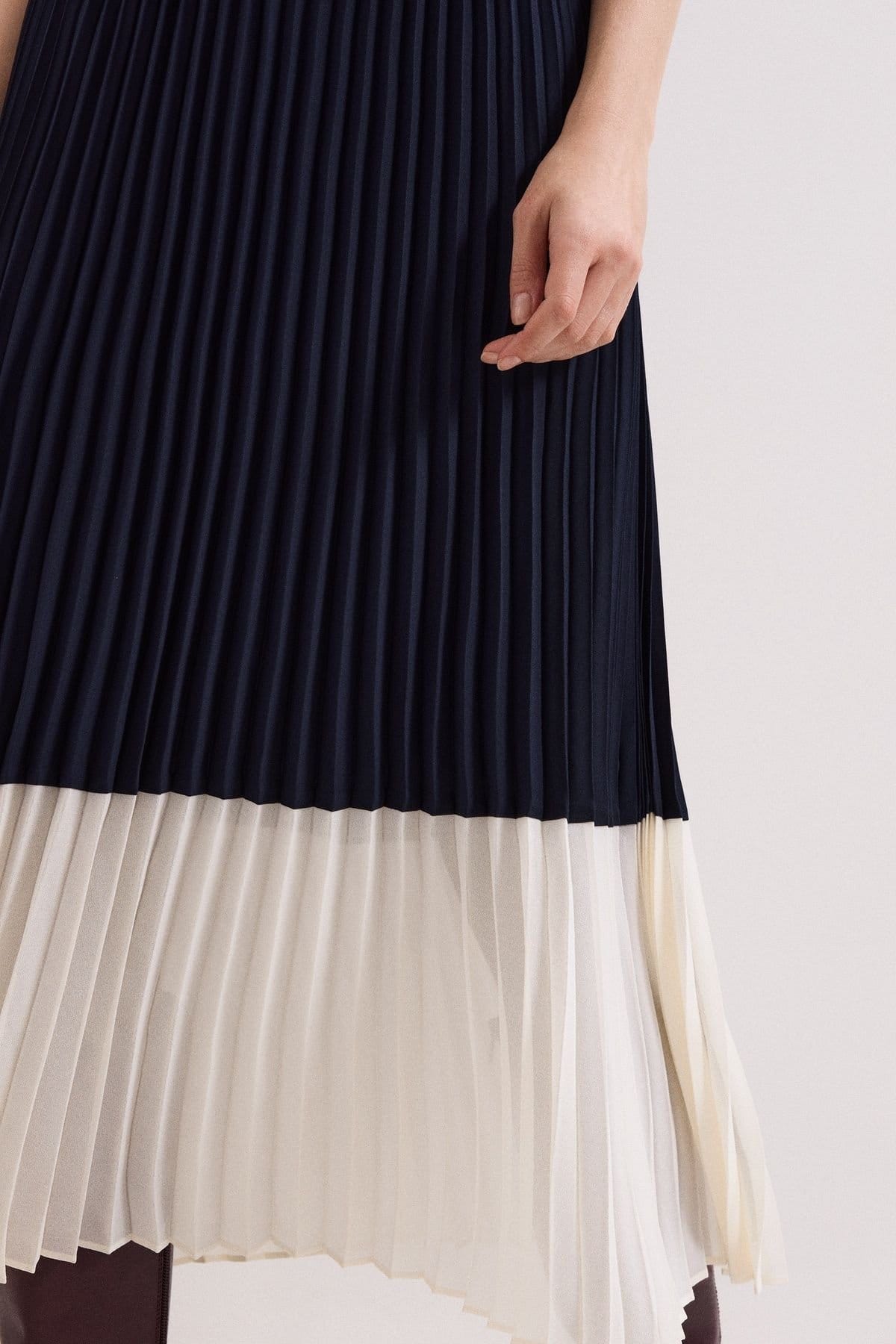 Phase Eight Phase Eight Women's Eleanor Pleated Midi Skirt - 4