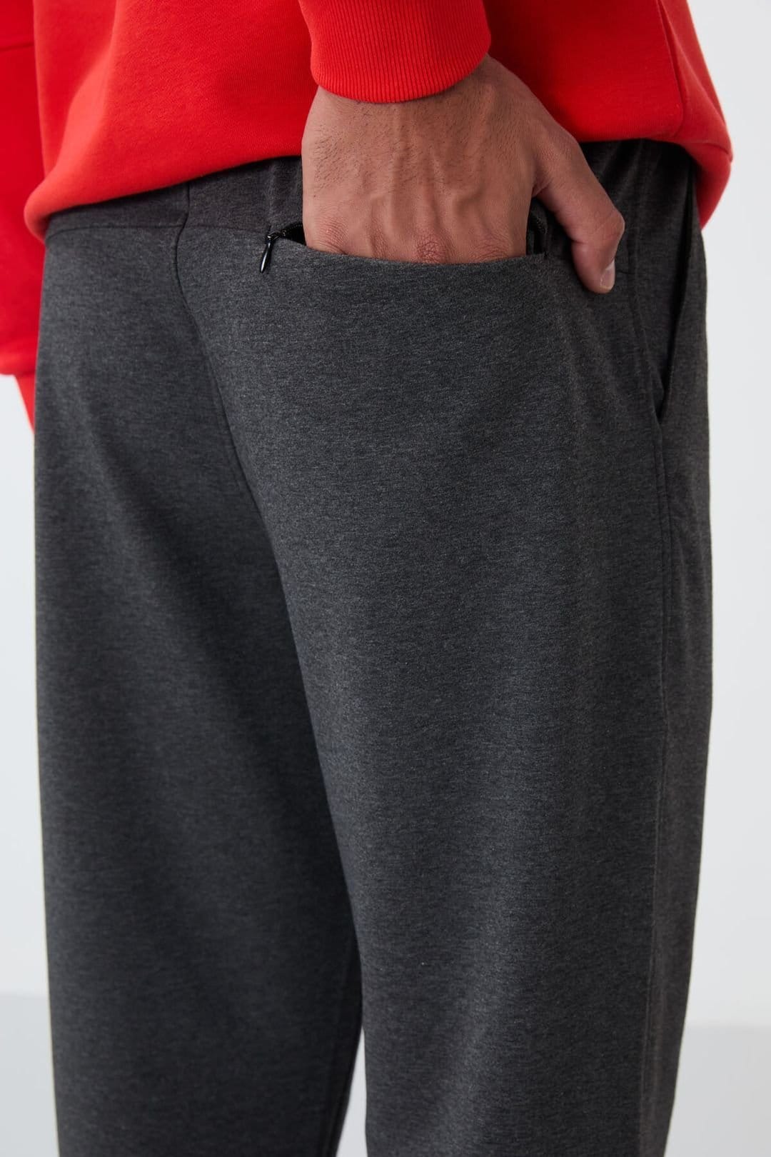 Tommy Life Tommy Life Men's Regular-Fit Cotton Blend Sweatpants in Charcoal - 4