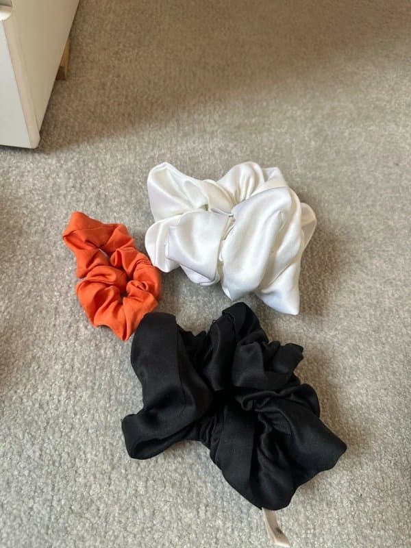 Silk Silk scrunchies