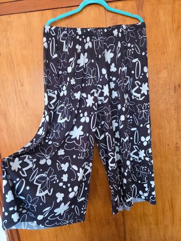 ASOS Asos plisse floral cropped trousers