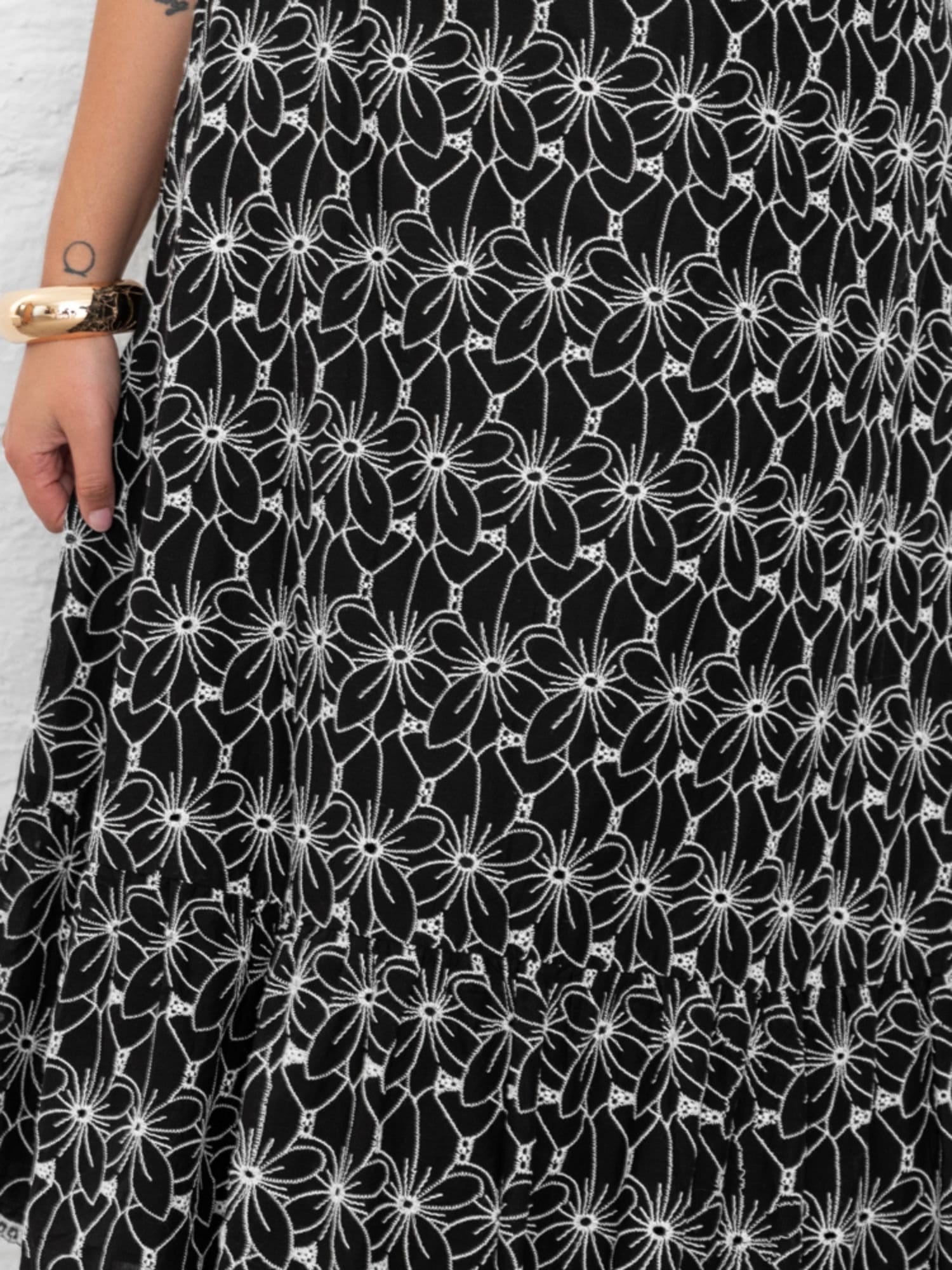 Lovedrobe Lovedrobe Women's Broderie Midaxi Skirt in Black - 4