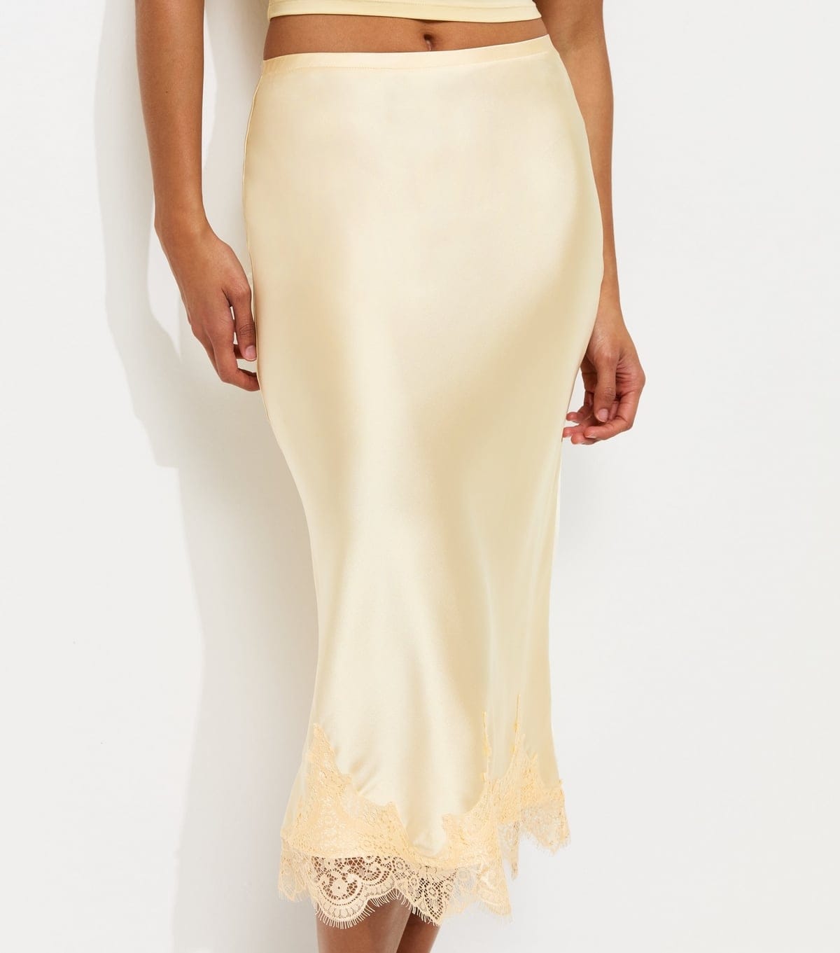 New Look Women's Light Yellow Satin Scalloped Lace Hem Midi Skirt New Look - 4