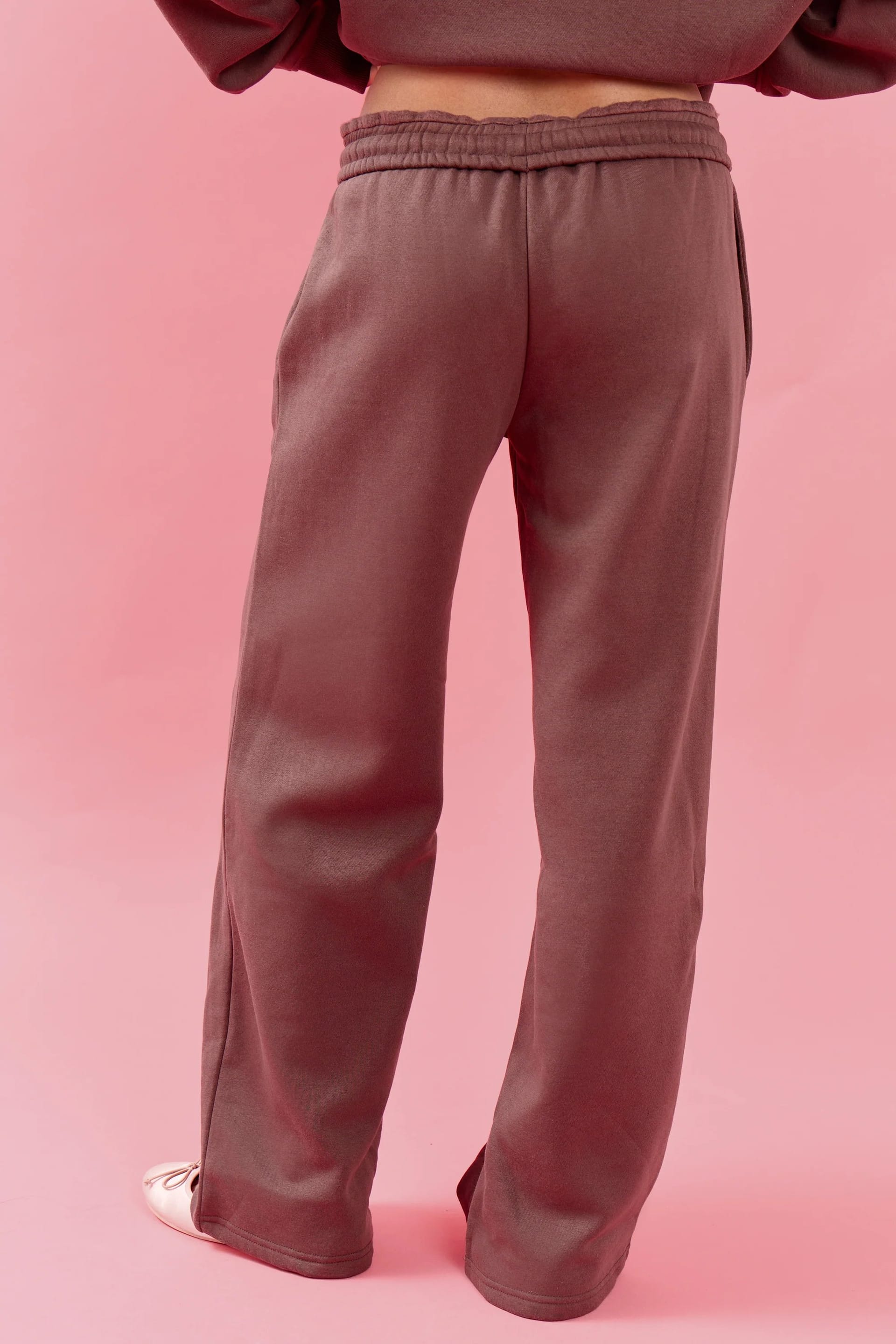 Kaiia Kaiia Oval Embossed Folded Waistband Wide Leg Joggers Cocoa Brown - 4