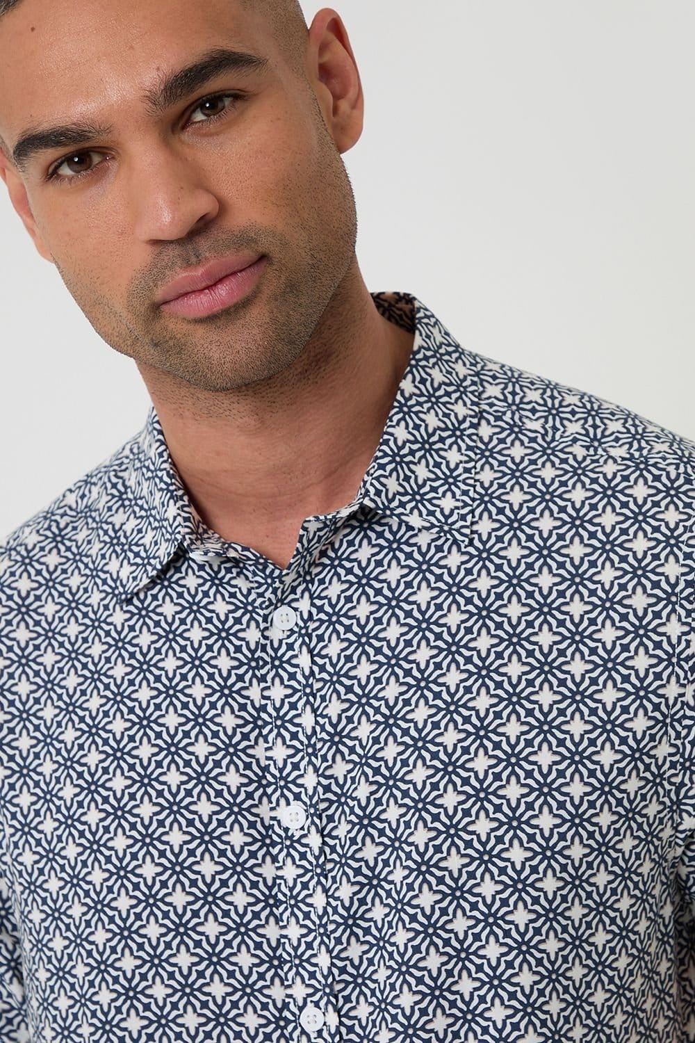 Threadbare Threadbare Men's Geometric Print Short Sleeve Shirt in Blue - 4