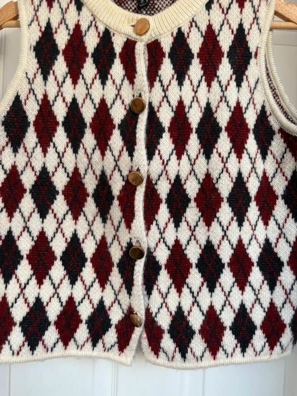 New Look Beautiful Women’s New Look Argyle Burgundy Mix Knitted Waistcoat Top size M 12-14