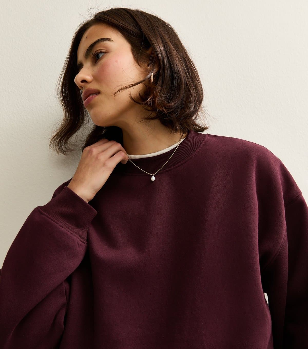 New Look Women's Burgundy Relaxed Fit Crew Neck Sweatshirt New Look