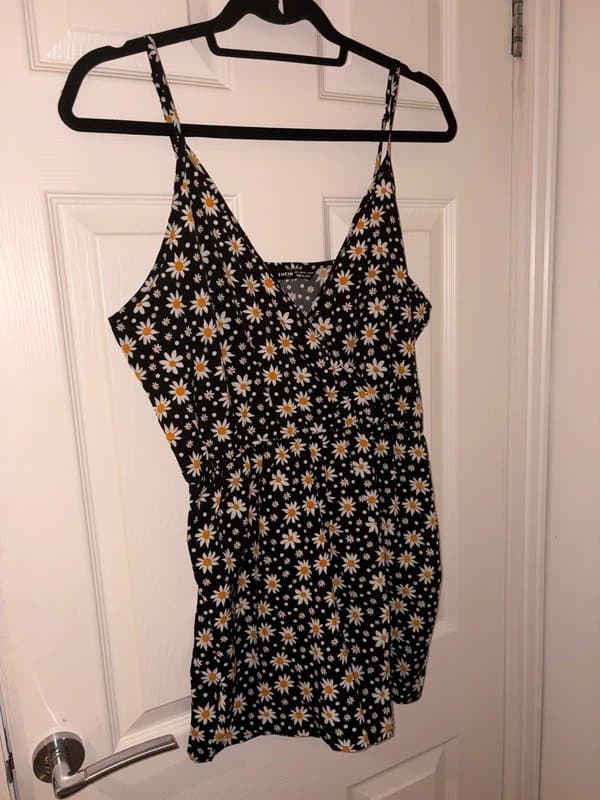 Shein Shein daisy playsuit. Size large