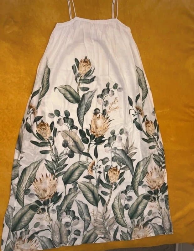 H&M H&M linen blend floral flare maxi dress with lining in linen blend