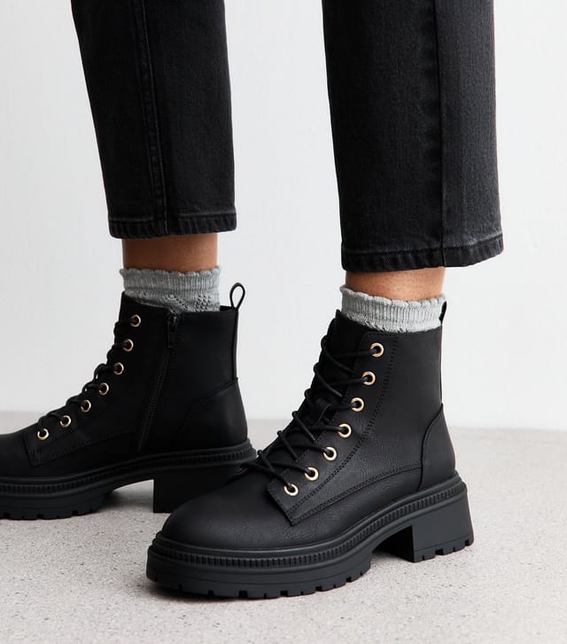 New Look Women's Black Faux Leather Lace Up Boots New Look - 2