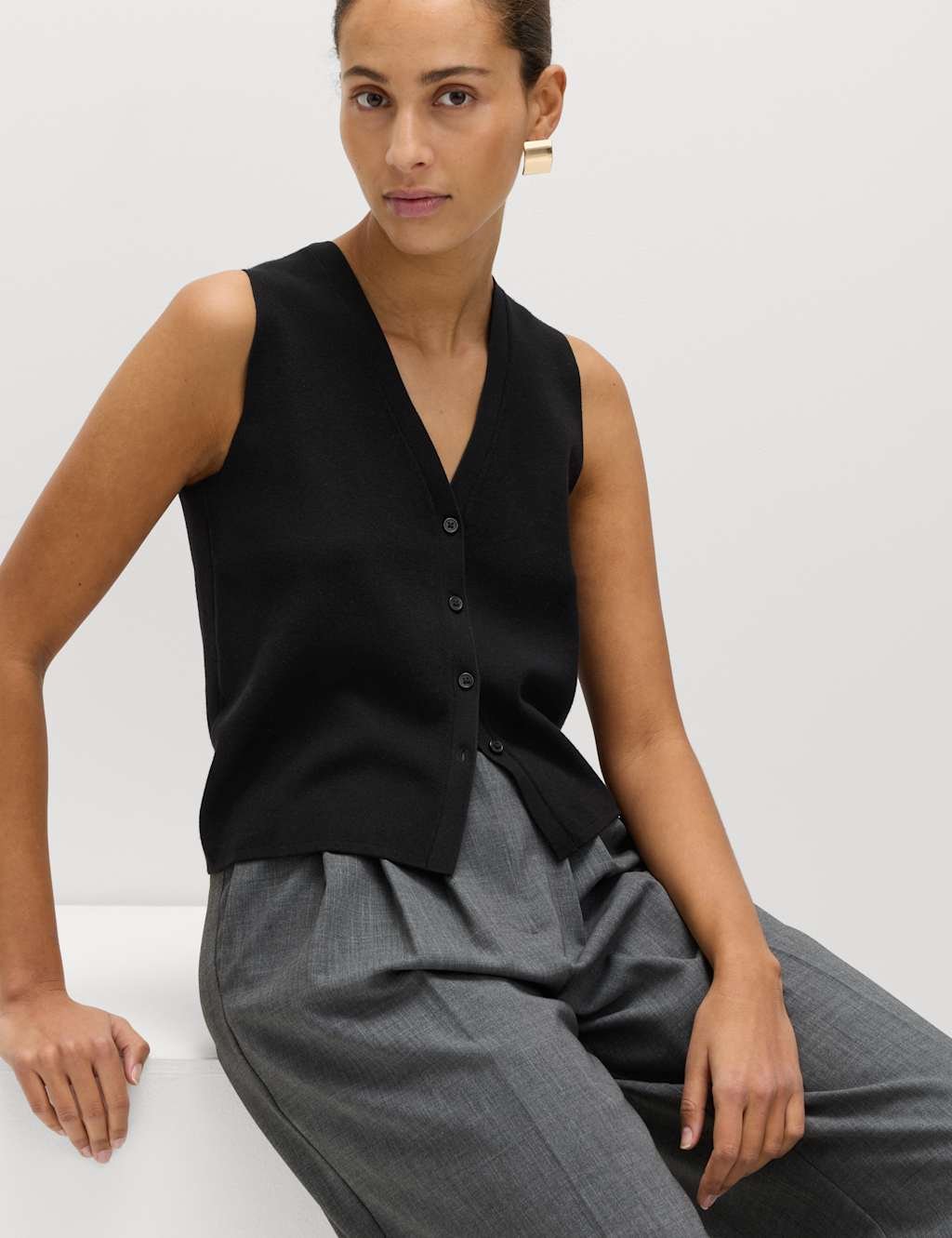 Marks & Spencer M&S V-Neck Cropped Knitted Waistcoat Black - 1