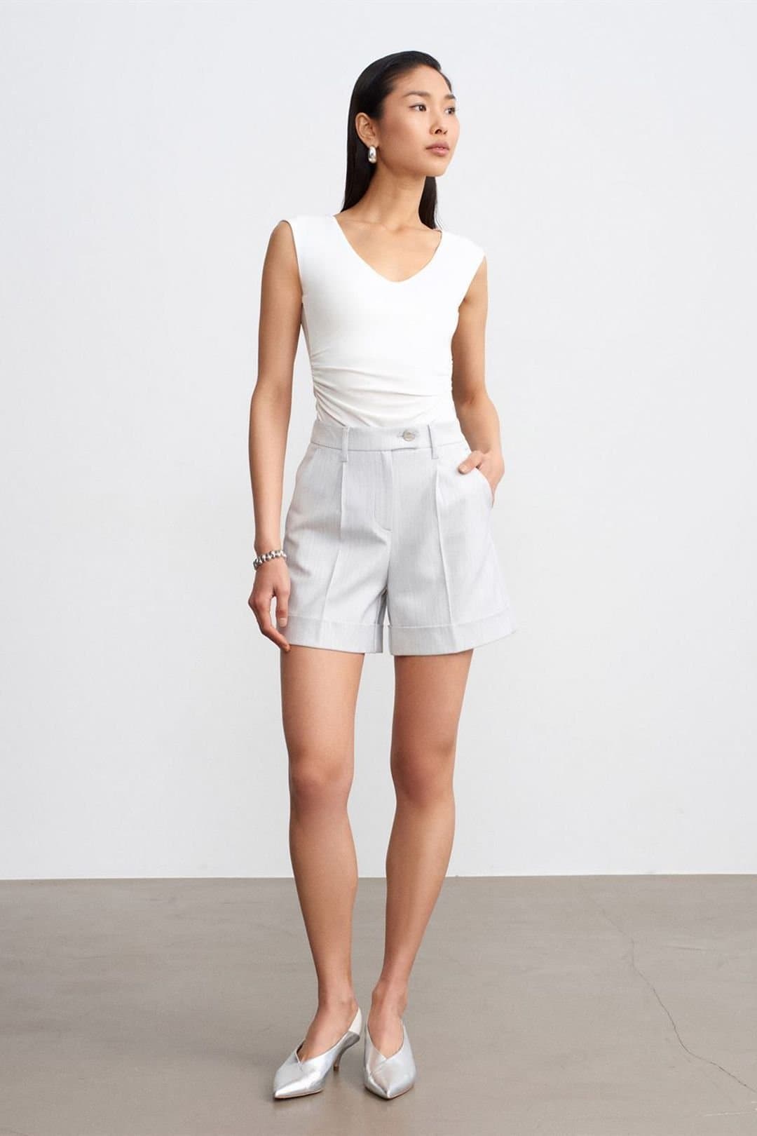 Dilvin Dilvin Off-White High-Waist Tailored Woven Shorts