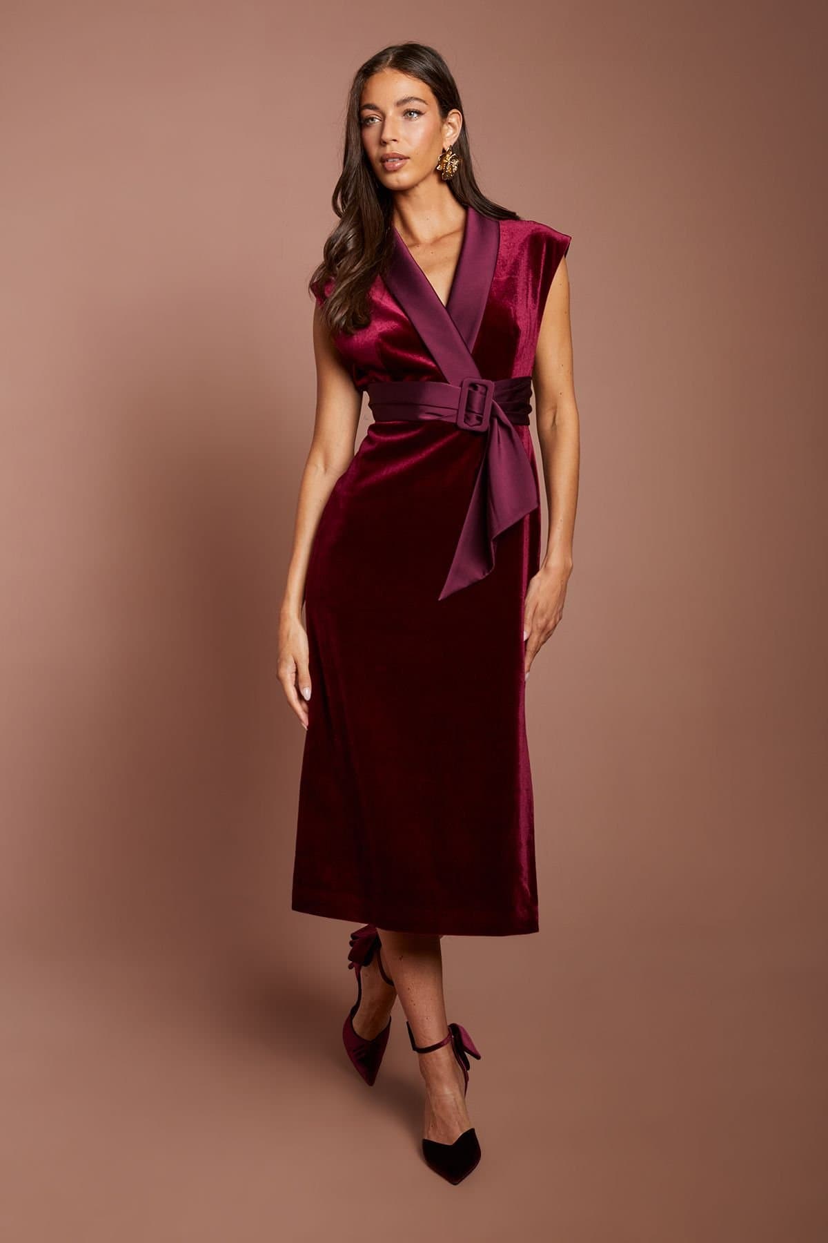 Coast Coast Women's Velvet Tux Midi Dress With Satin Lapel in Burgundy