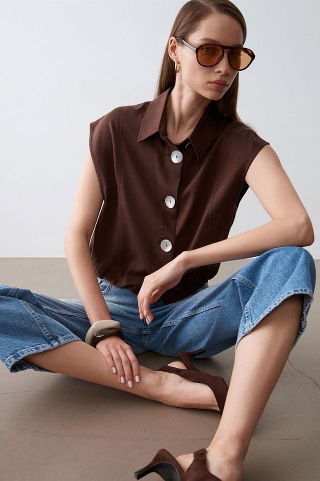 Dilvin Dilvin Women's Sleeveless Tencel Crepe Blouse in Brown - 3