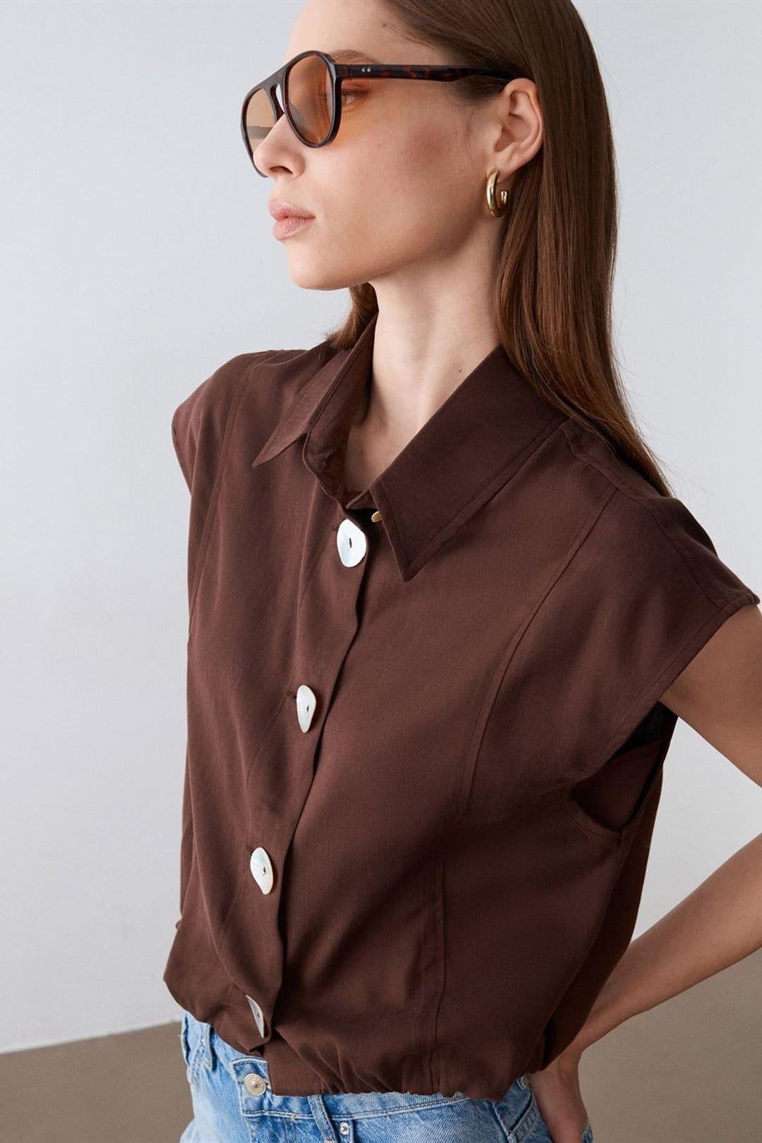 Dilvin Dilvin Women's Sleeveless Tencel Crepe Blouse in Brown - 4