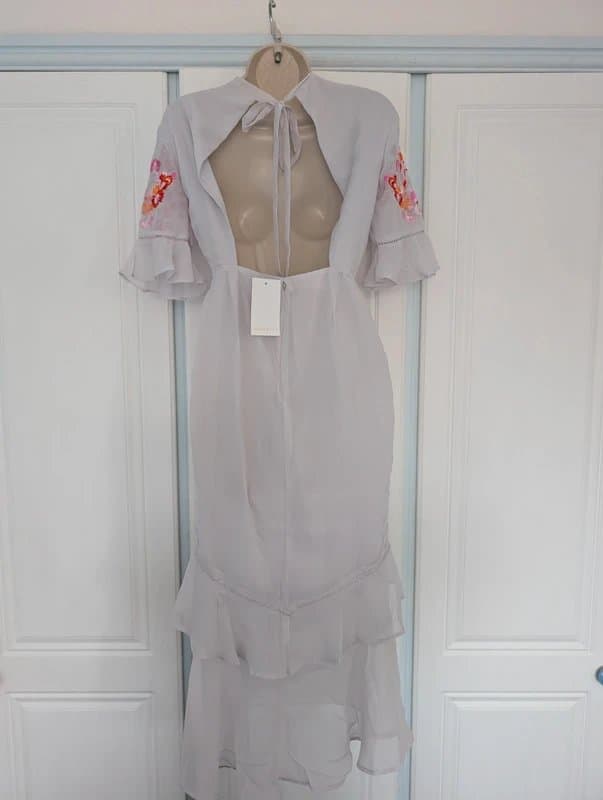 Hope & Ivy Hope & Ivy tiered midi dress in grey size 6