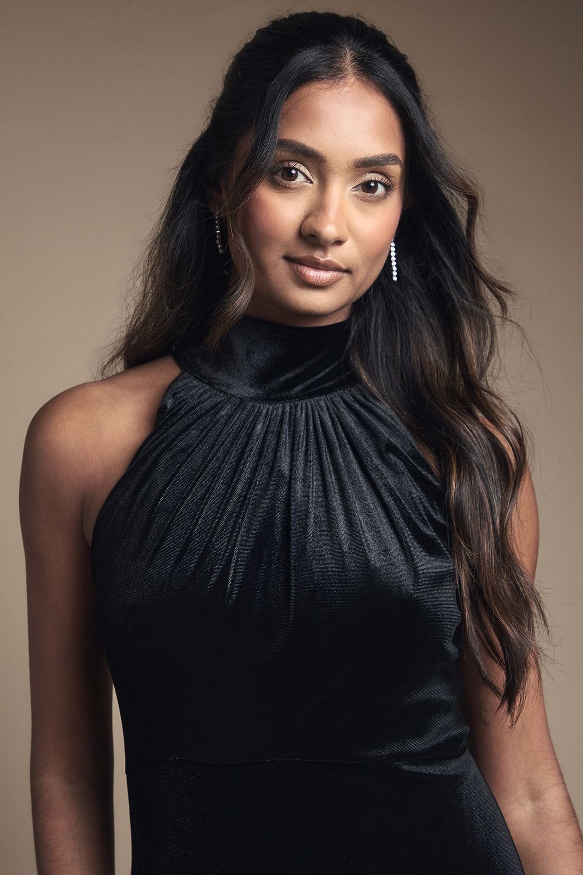 Oasis Oasis Women's Velvet Halter Bias Cut Maxi Bridesmaid Dress in Black - 4